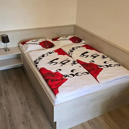 Im Apartment *
